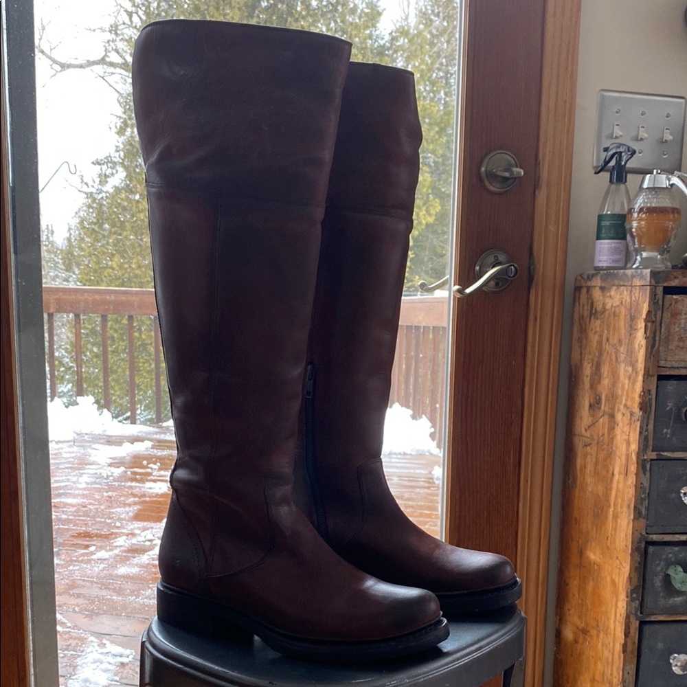 Elegant Brown Leather Riding Boots